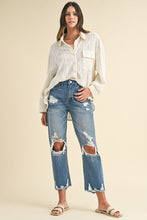 Load image into Gallery viewer, Annie Wear Distressed Raw Hem Cropped Jeans