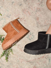 Load image into Gallery viewer, WILD DIVA Round Toe Platform Boots