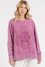 Load image into Gallery viewer, Mittoshop Flower Patch Side Slit Mineral Wash Round Neck Sweatshirt