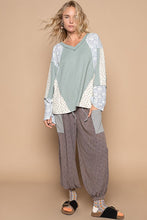 Load image into Gallery viewer, POL Lace Floral Round Neck Knit Top