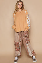 Load image into Gallery viewer, POL Waffle-Knit Lace Detail Round Neck Top