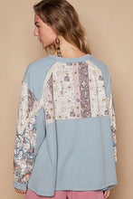 Load image into Gallery viewer, POL Waffle-Knit Lace Detail Round Neck Top