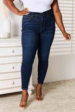 Load image into Gallery viewer, Judy Blue Skinny Jeans with Pockets