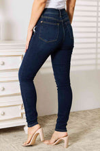 Load image into Gallery viewer, Judy Blue Skinny Jeans with Pockets