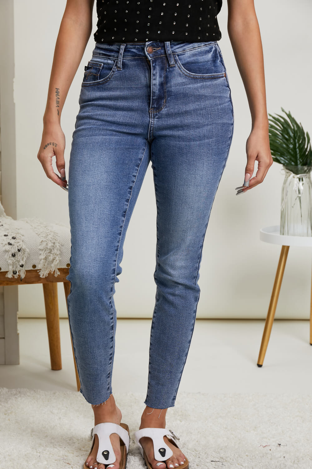 Judy Blue Gloria Embroidered Relaxed Fit Jeans