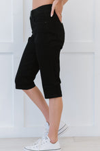 Load image into Gallery viewer, YMI Jeanswear Laura Petite Double-Button Denim Capris