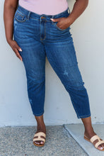 Load image into Gallery viewer, Judy Blue Aila Short Mid Rise Cropped Relax Fit Jeans