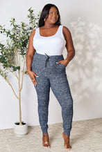 Load image into Gallery viewer, LOVEIT Heathered Drawstring Leggings with Pockets