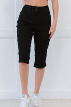 Load image into Gallery viewer, YMI Jeanswear Laura Petite Double-Button Denim Capris