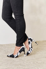 Load image into Gallery viewer, Melody 4&quot; Closed Toe Heels